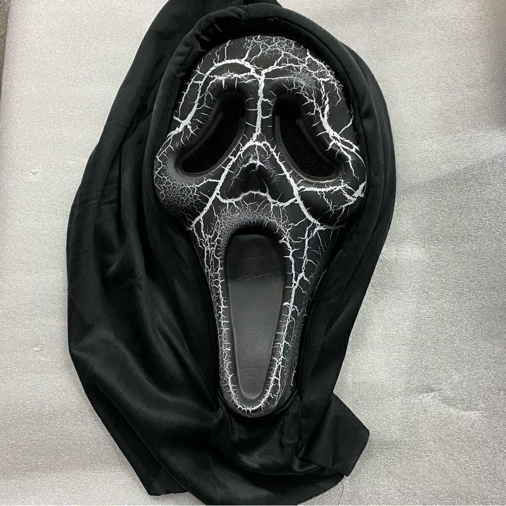 Rare Fun World 2015 Eerie Embers Smoldering Ghost Scream Mask Crackle Halloween